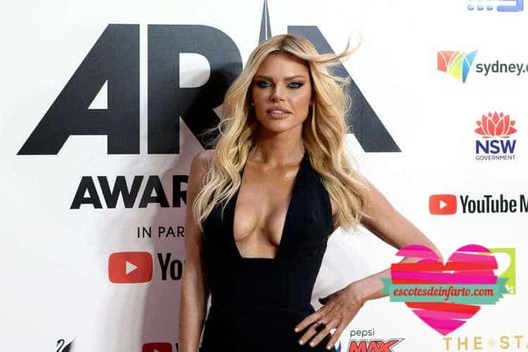 Sophie Monk, Escándalo en Australia 1 El escote de sophie monk