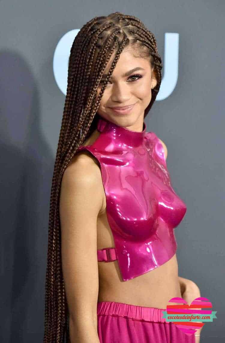 Zendaya muestra sus curvas 2 Zendaya muestra sus pechos