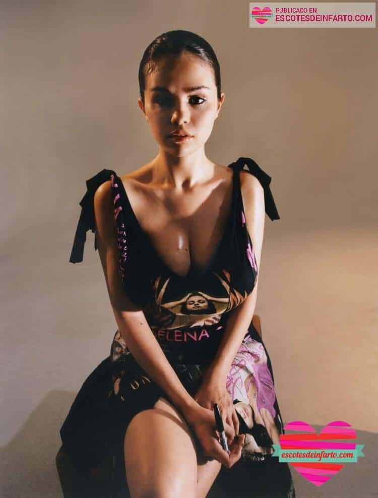 Selena Gomez Presume de Escote 3 Selena Gomez Pelo Recogido