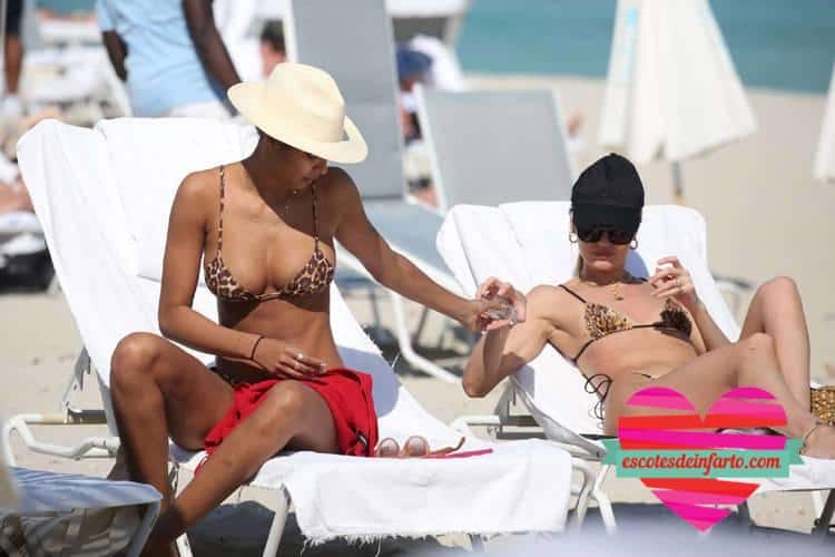 Candice Swanepoel en Bikini 1 Candice Swanepoel Bikini 01