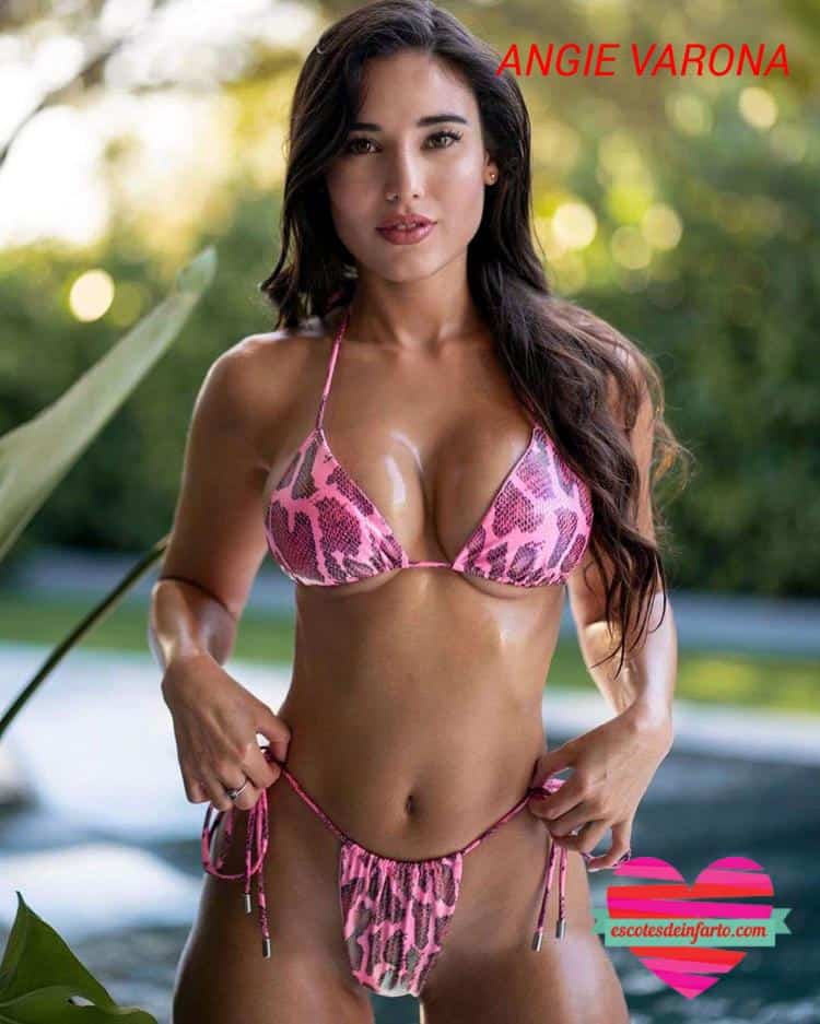 Angie Varona Desnuda 1 Angie Varona en bikini con el cuerpo cubierto de aceite