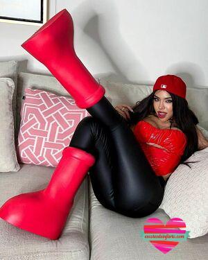 Yeri Mua Desnuda 9 yeri