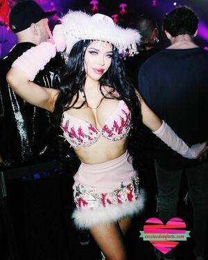 Yeri Mua Desnuda 11 yeri