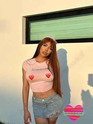 Yeri Mua Desnuda 24 yeri