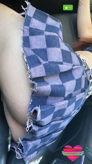 Yeri Mua Desnuda 31 yeri