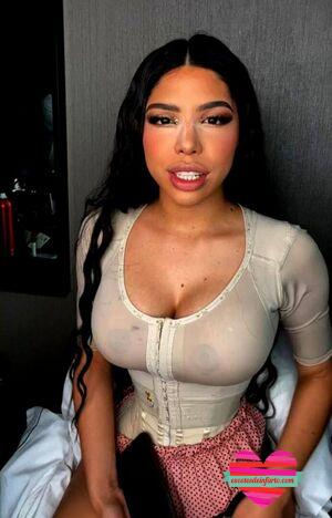 Yeri Mua Desnuda 68 yeri