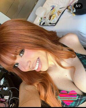 Yeri Mua Desnuda 73 yeri