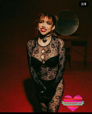 Yeri Mua Desnuda 82 yeri