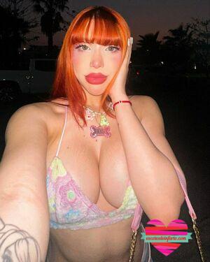 Yeri Mua Desnuda 100 yeri