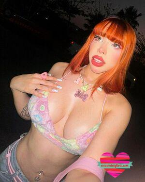 Yeri Mua Desnuda 106 yeri