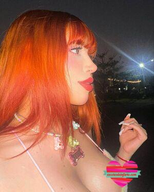 Yeri Mua Desnuda 107 yeri